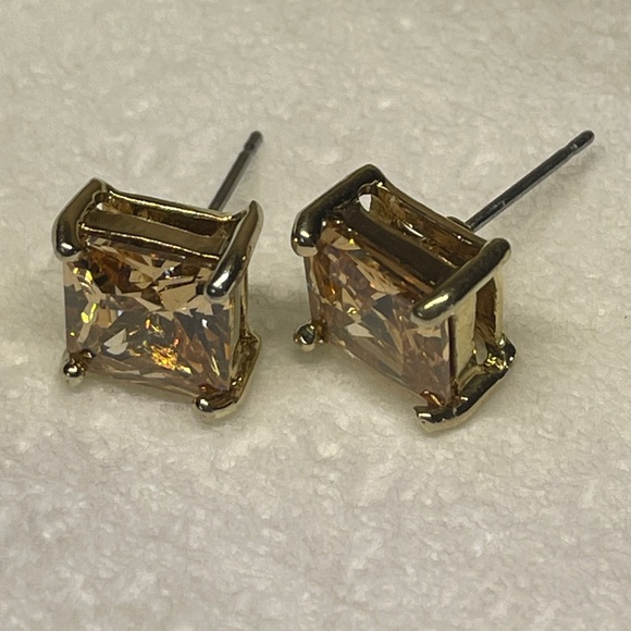 Elegant Gold Stud princess cut morganite 

Beautiful 
Worn once - Picture 4 of 16